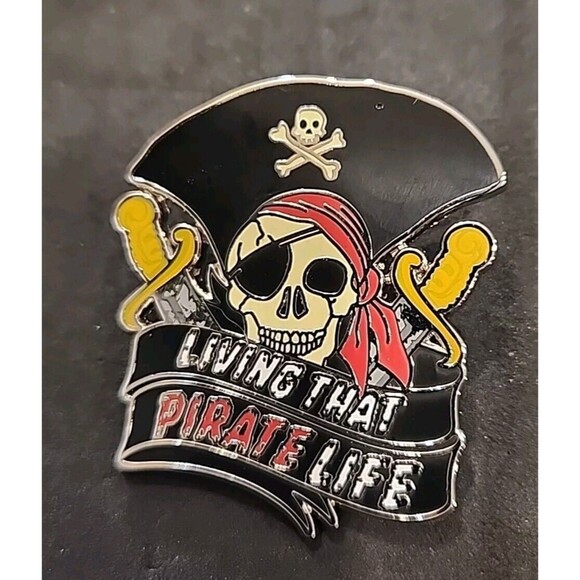 Disney‎ Trading Pin 00000 Pirates of the Caribbean Skull Pirate Life Living 2024 - Picture 1 of 5